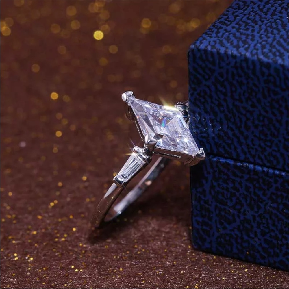 NWT Silver 925 Creative Moissanite Gemstone ring - Picture 3 of 10